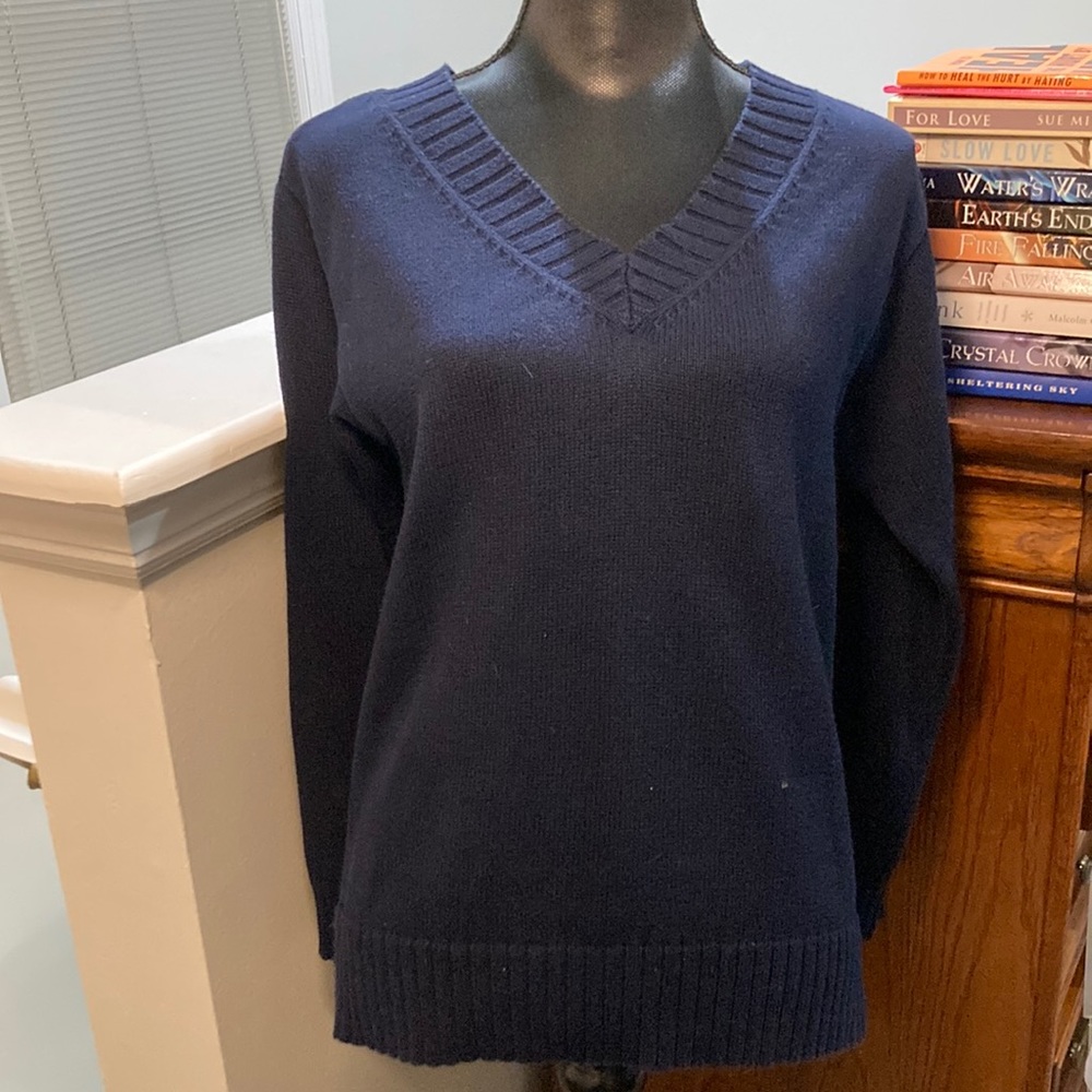 JONES JEANS 100% cotton v neck classic navy sweater